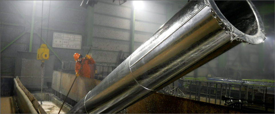 北海道で一番深いめっき槽
環境に配慮した設備で鉄から錆を守ります。